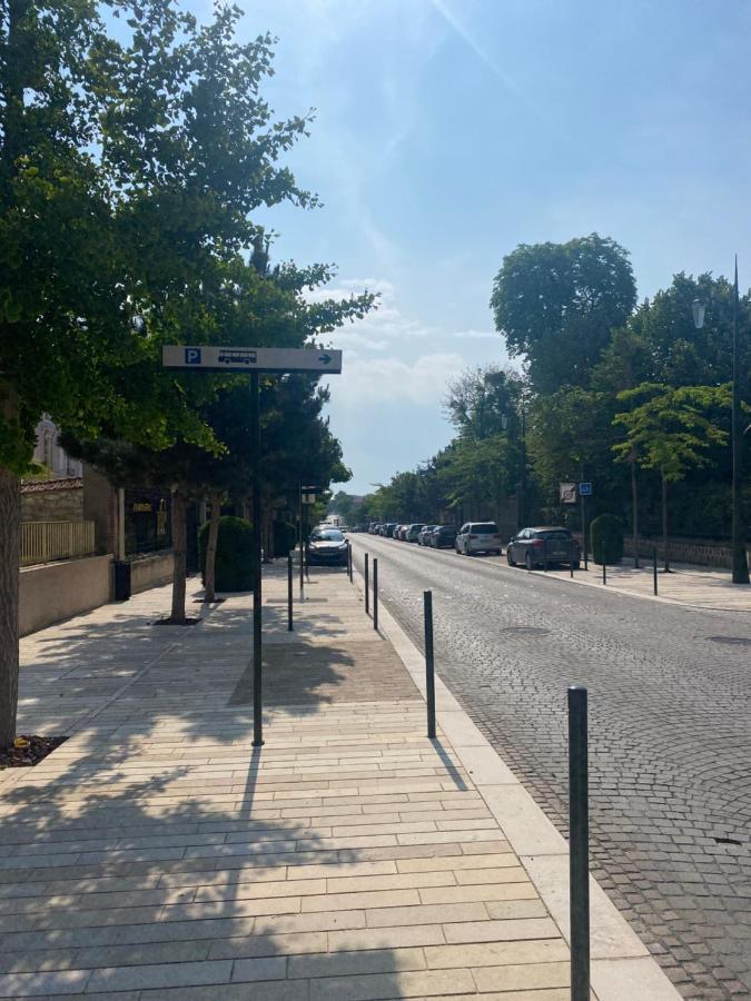 Avenue De Champagne Epernay Private Parking Apartman Kültér fotó